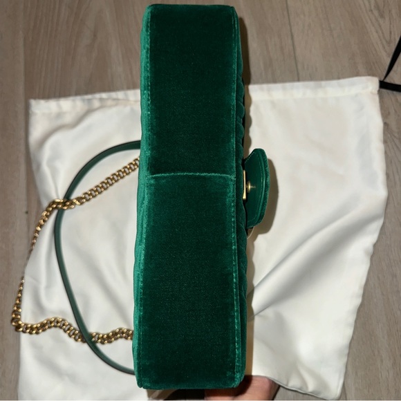 Gucci GG Medium Marmont Matelasse Bag - Picture 11 of 17